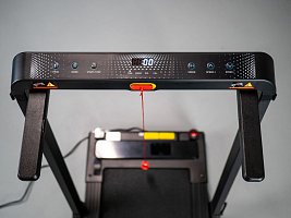 ACRA GB3650 Lehce manipulovatelný běžecký pás s náklonem a pracovním stolkem